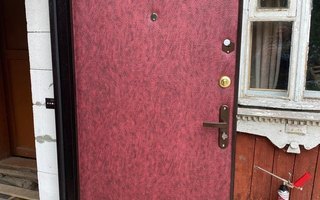 стальная дверь на дачу в открытом виде