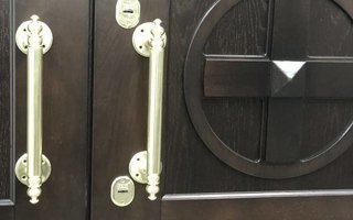 фурнитура металлической двери в храм